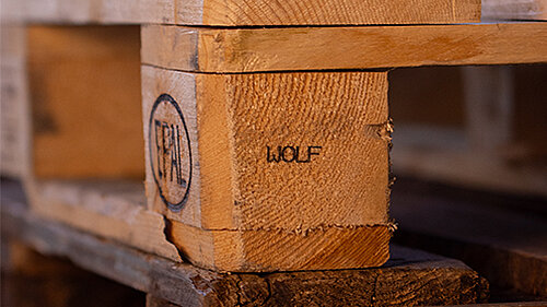 Bedruckte Spanpalette von Wolf Signiertechnik