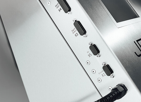 Rückansicht des Leibinger JET 2 neo mit USB-, Ethernet- und weiteren Schnittstellen für Integration in Produktionslinien