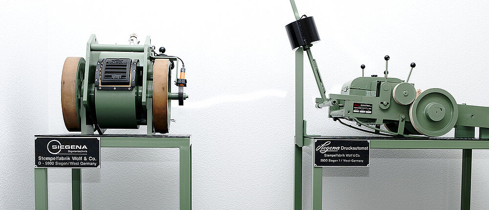 Archivfoto: Druckautomaten aus der Firmengeschichte von Wolf Signiertechnik