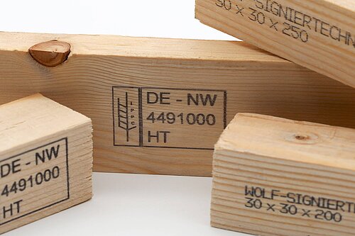 Holzprodukte mit industrieller Kennzeichnung von Wolf Signiertechnik